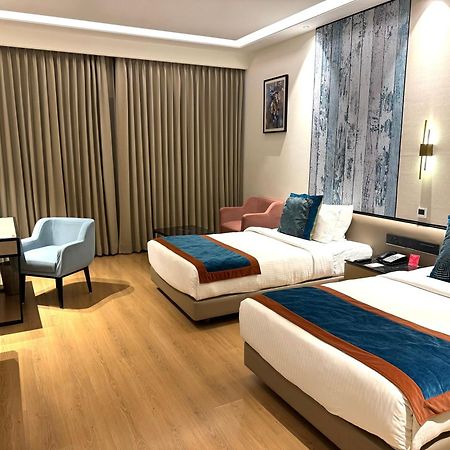 Ramada By Wyndham Jalandhar City Center Экстерьер фото