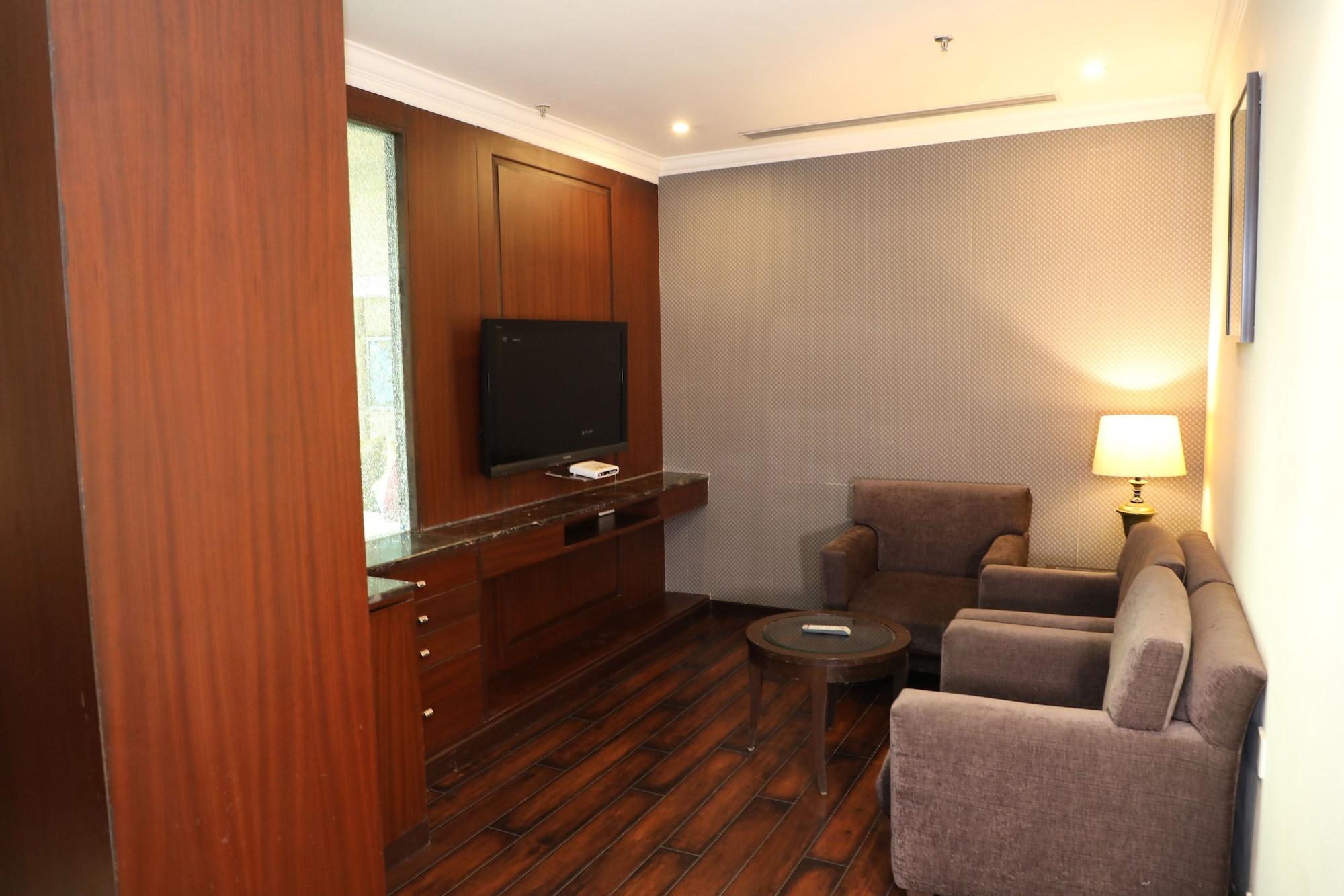 Ramada By Wyndham Jalandhar City Center Экстерьер фото