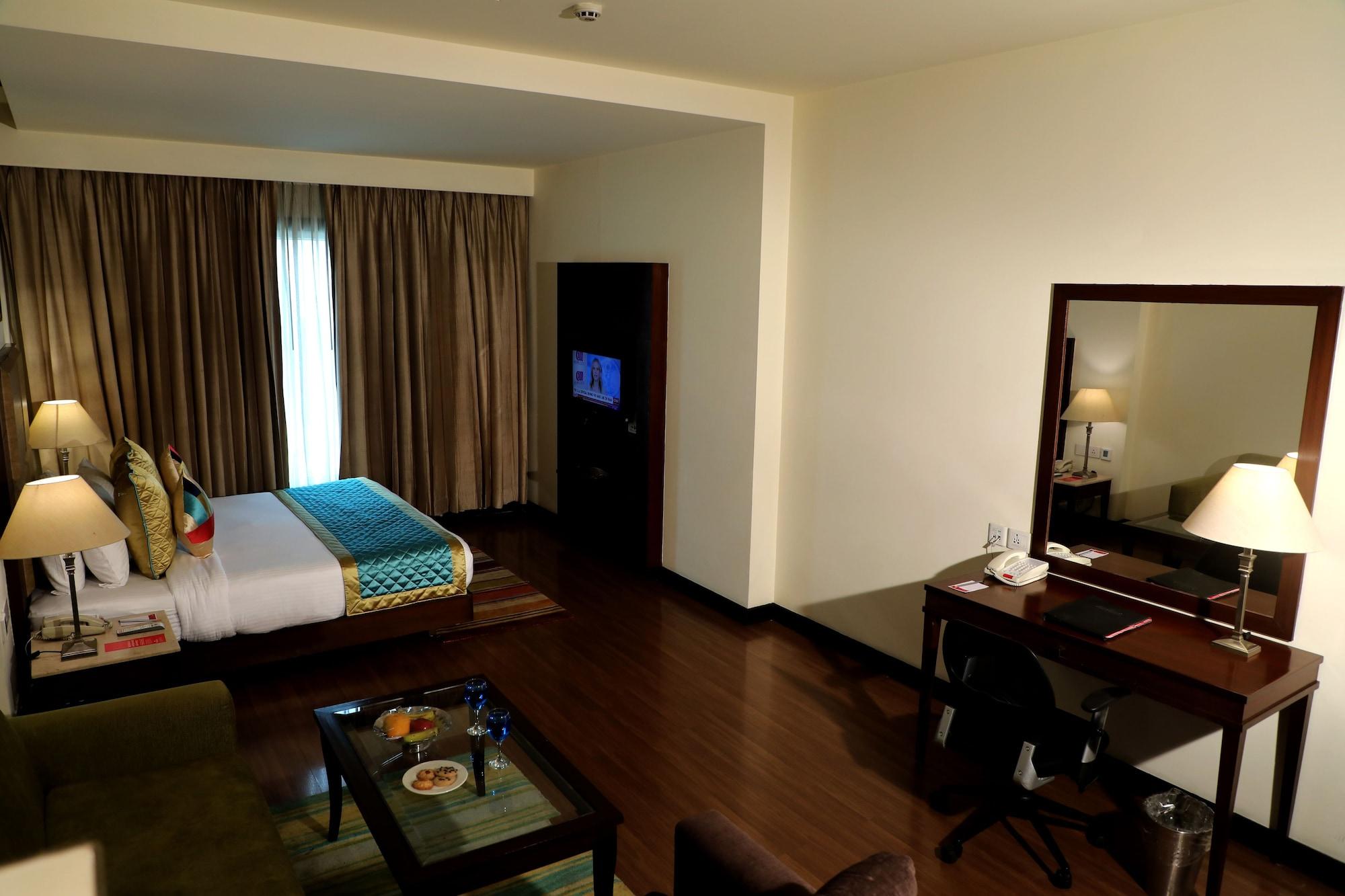 Ramada By Wyndham Jalandhar City Center Экстерьер фото