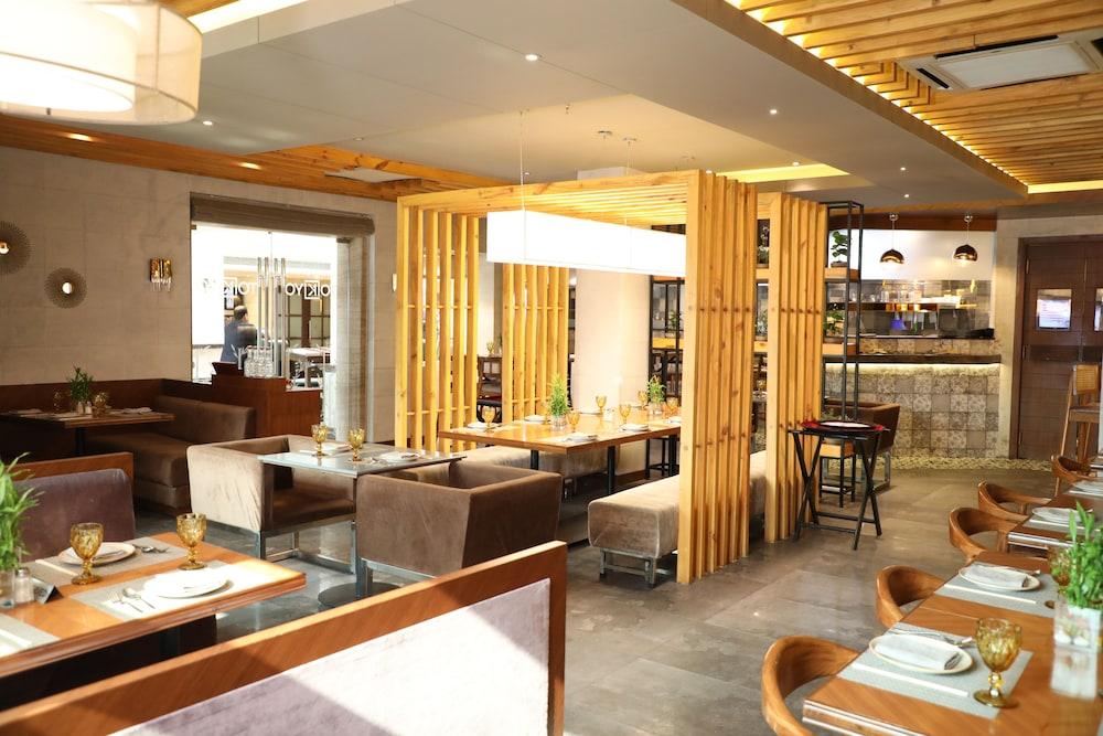 Ramada By Wyndham Jalandhar City Center Экстерьер фото