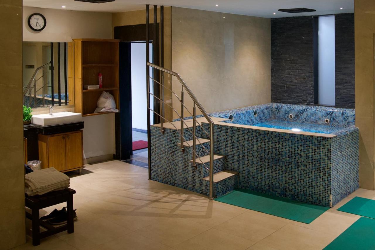 Ramada By Wyndham Jalandhar City Center Экстерьер фото