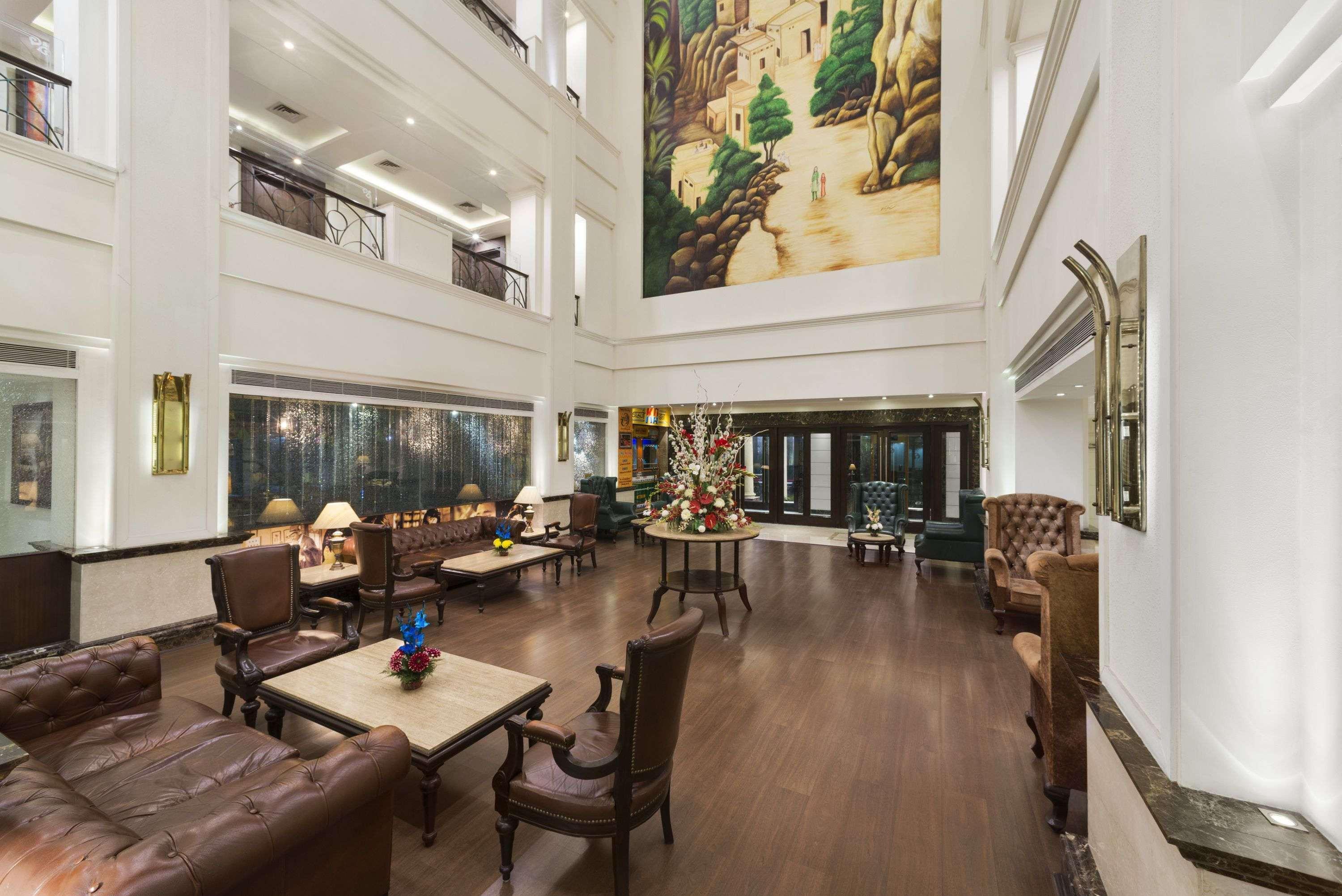 Ramada By Wyndham Jalandhar City Center Экстерьер фото