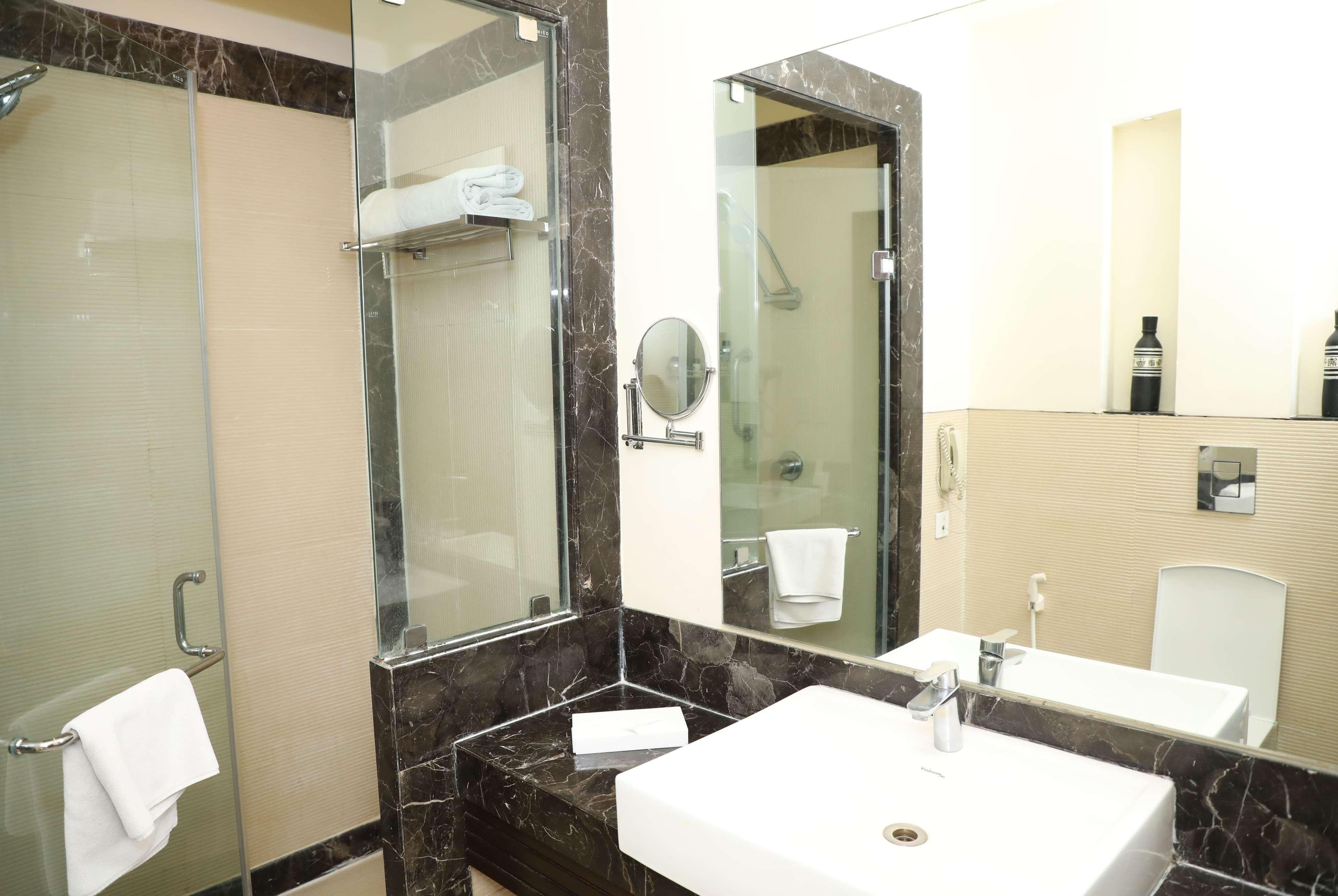 Ramada By Wyndham Jalandhar City Center Экстерьер фото