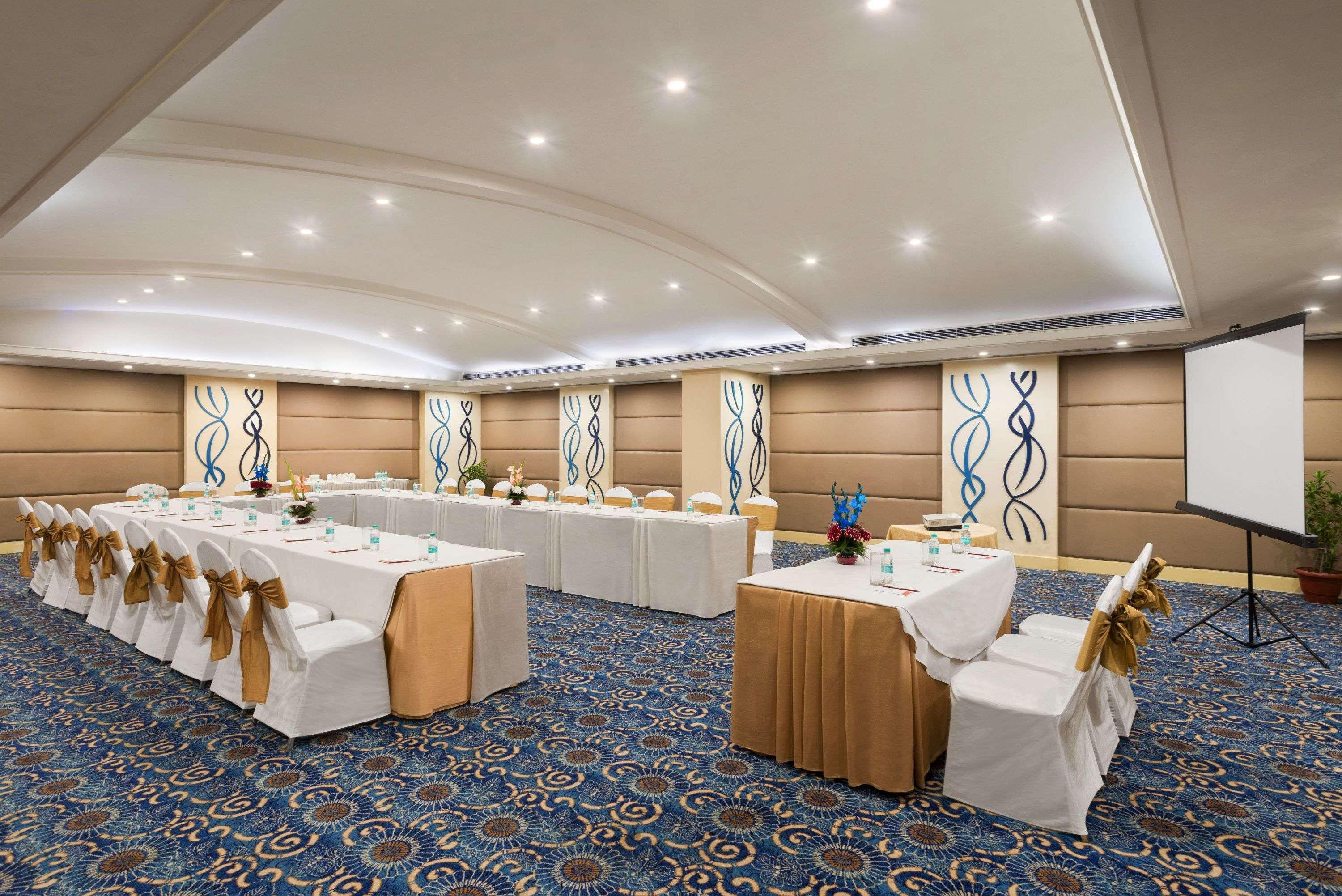 Ramada By Wyndham Jalandhar City Center Экстерьер фото