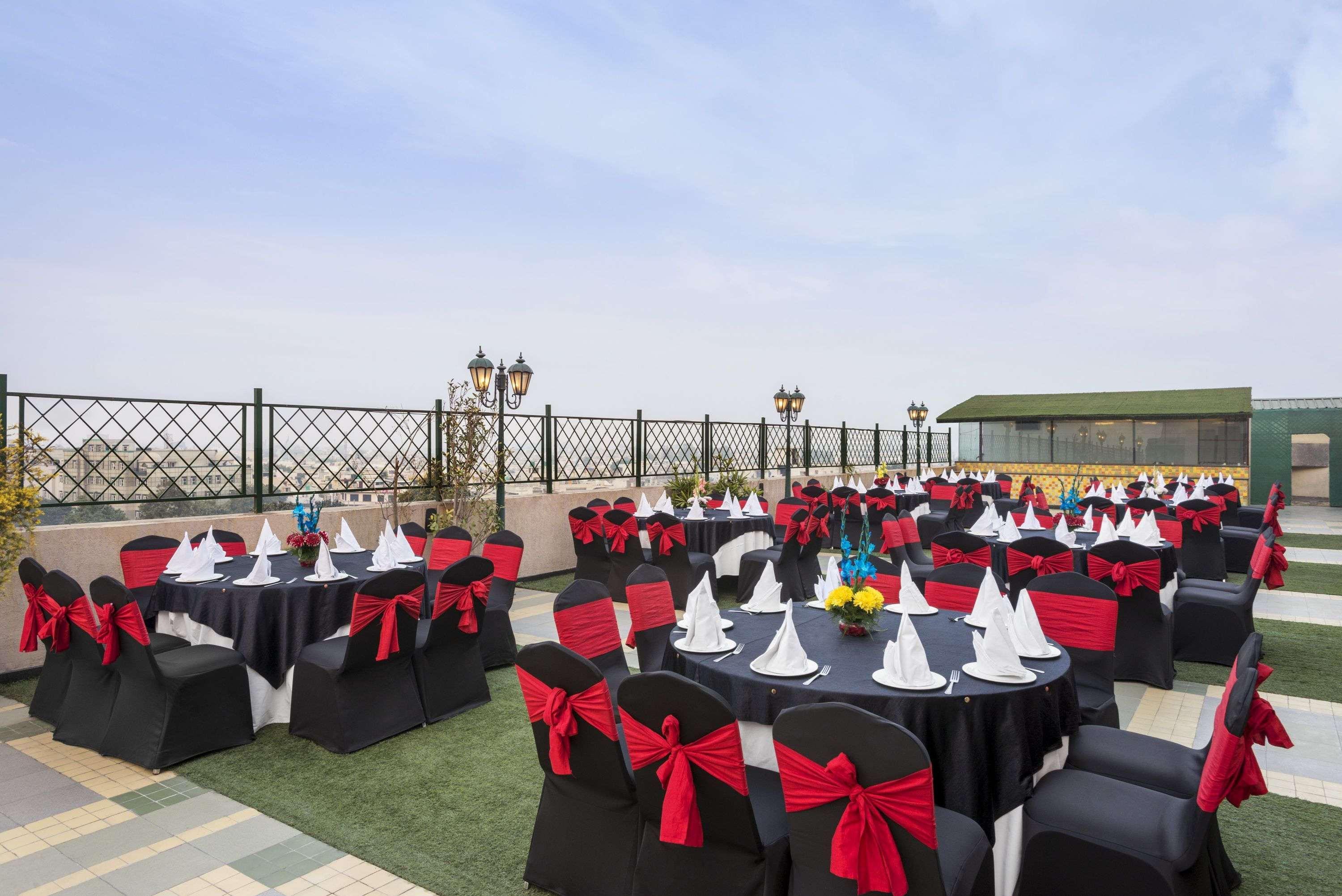 Ramada By Wyndham Jalandhar City Center Экстерьер фото