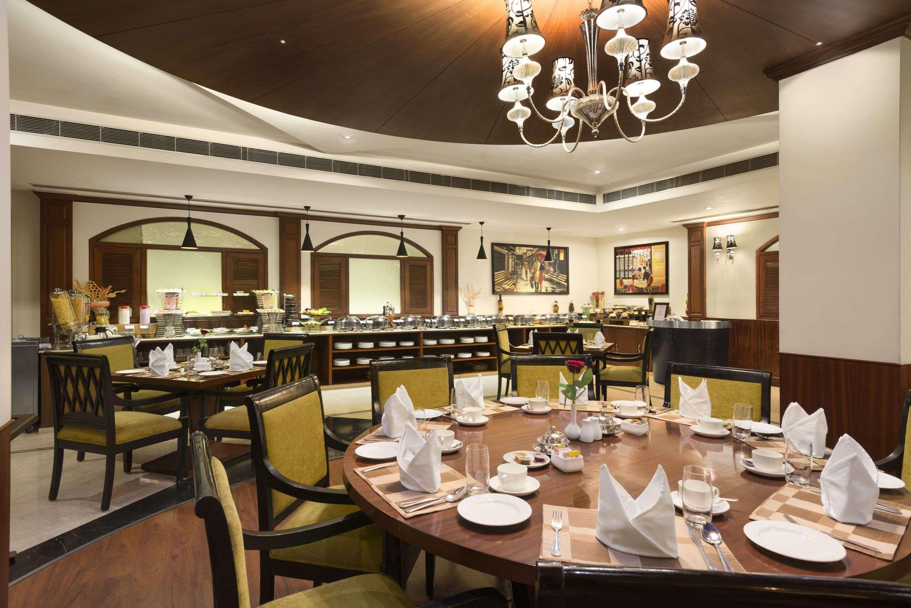 Ramada By Wyndham Jalandhar City Center Экстерьер фото