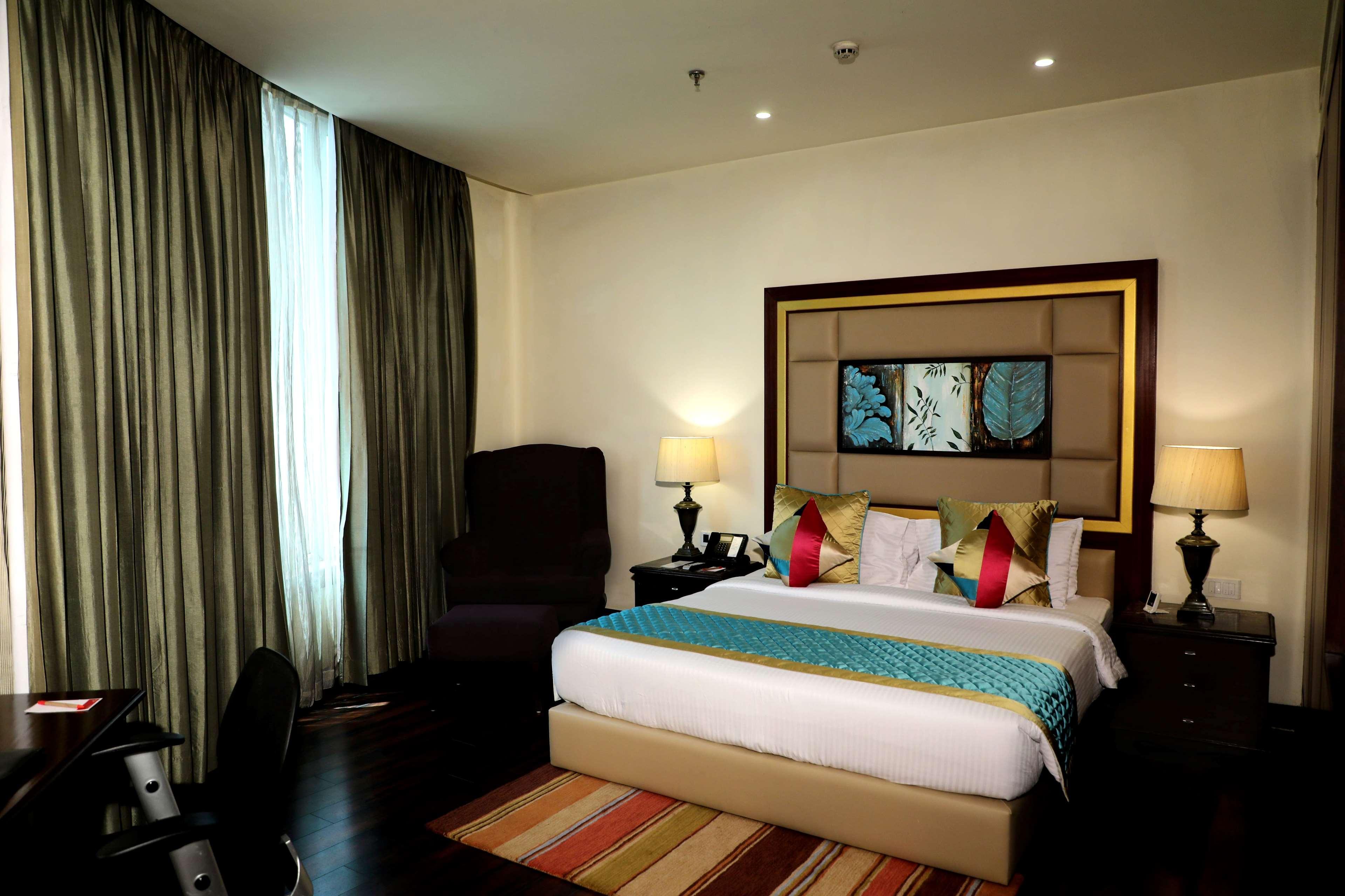 Ramada By Wyndham Jalandhar City Center Экстерьер фото