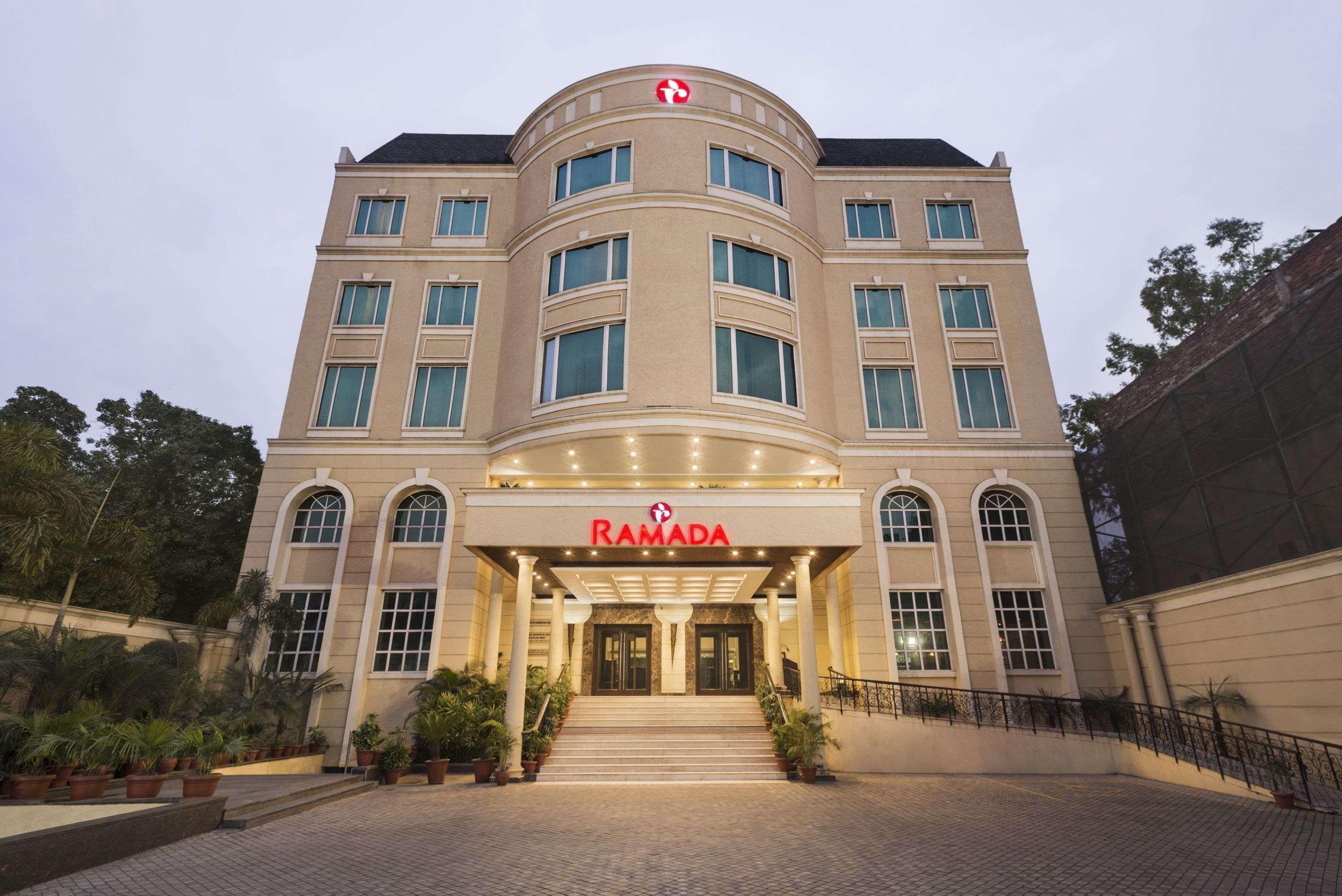 Ramada By Wyndham Jalandhar City Center Экстерьер фото