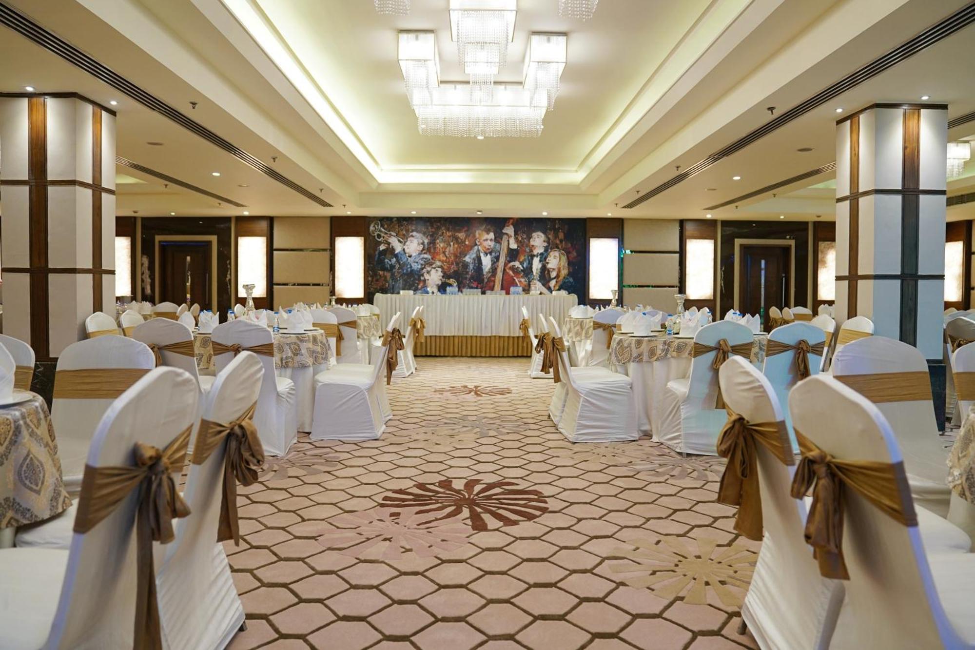 Ramada By Wyndham Jalandhar City Center Экстерьер фото