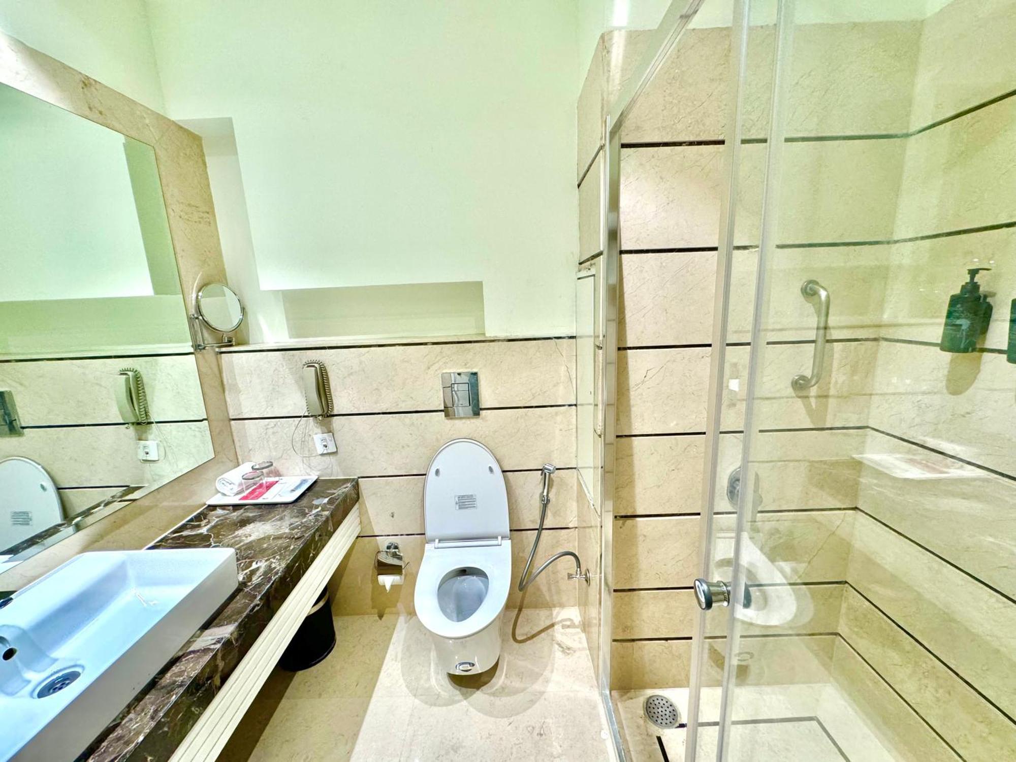 Ramada By Wyndham Jalandhar City Center Экстерьер фото