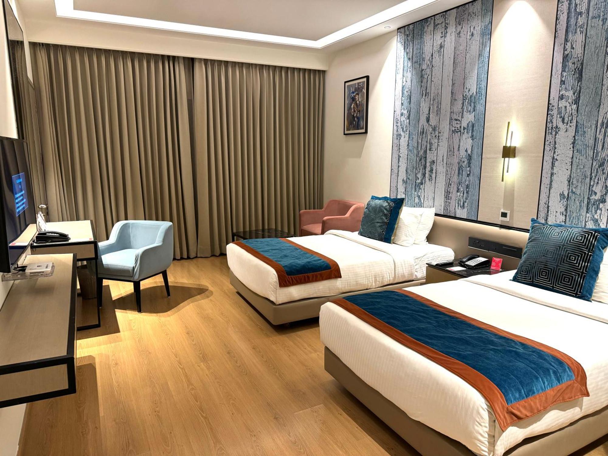Ramada By Wyndham Jalandhar City Center Экстерьер фото