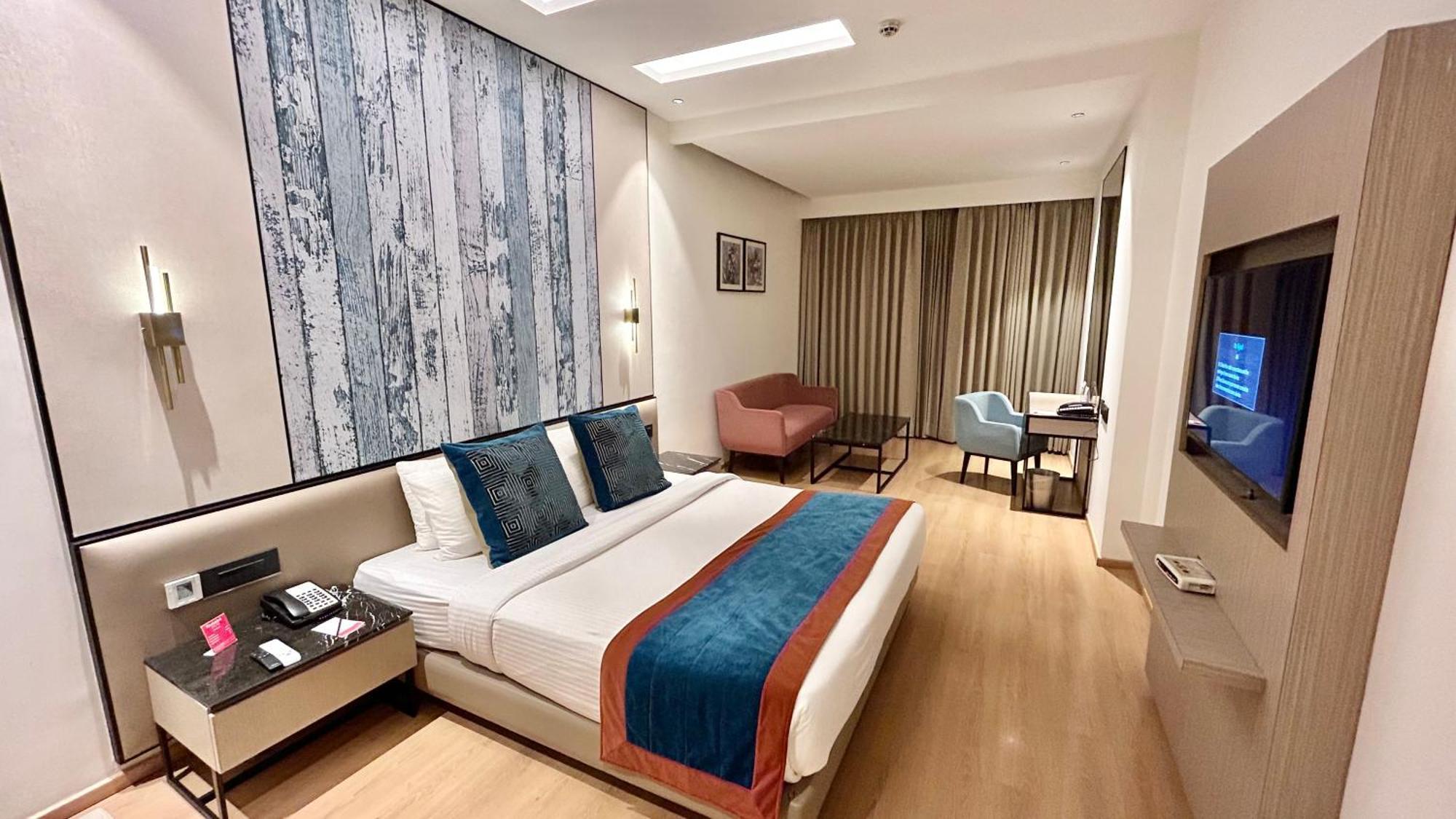 Ramada By Wyndham Jalandhar City Center Экстерьер фото