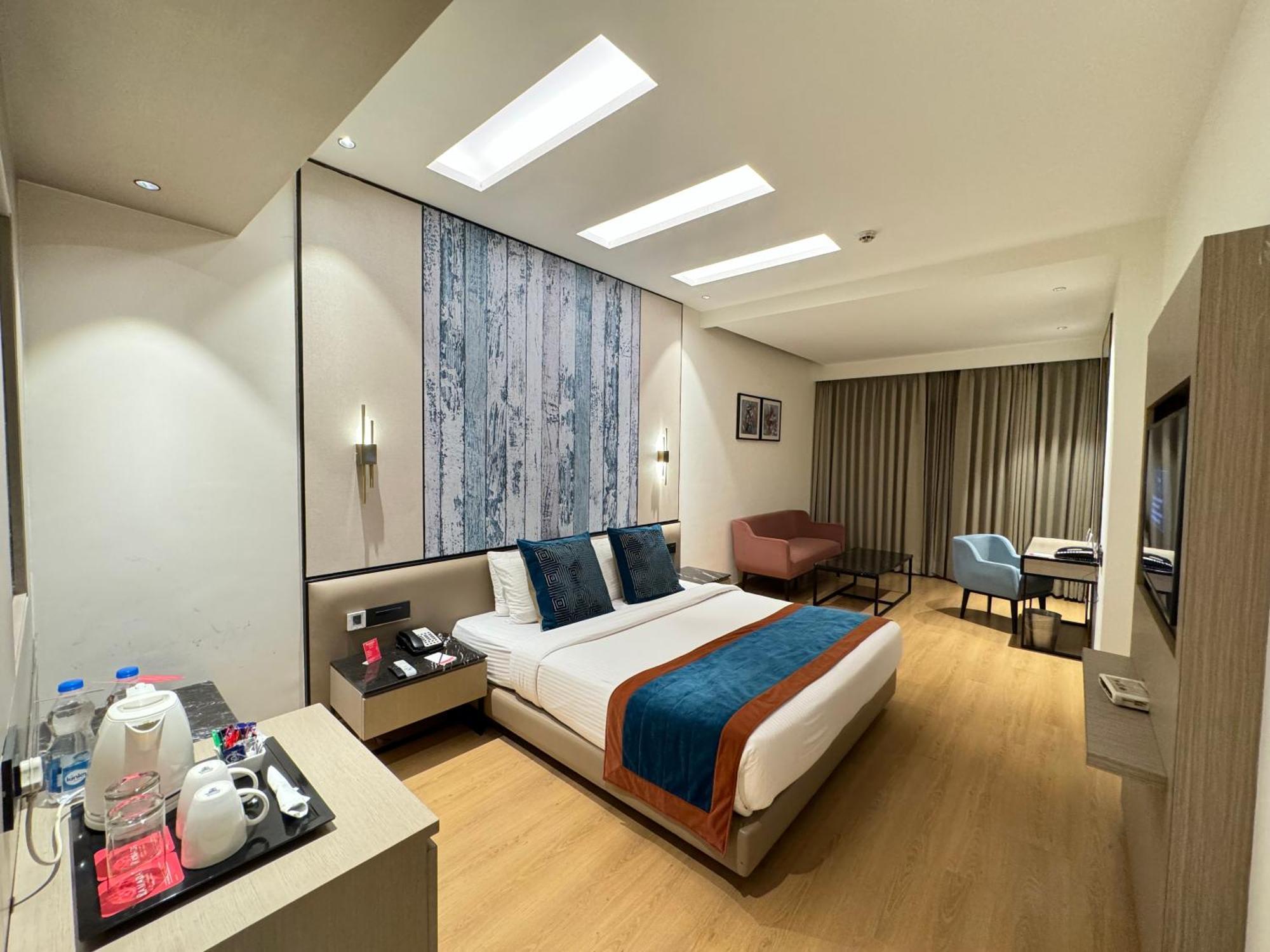 Ramada By Wyndham Jalandhar City Center Экстерьер фото