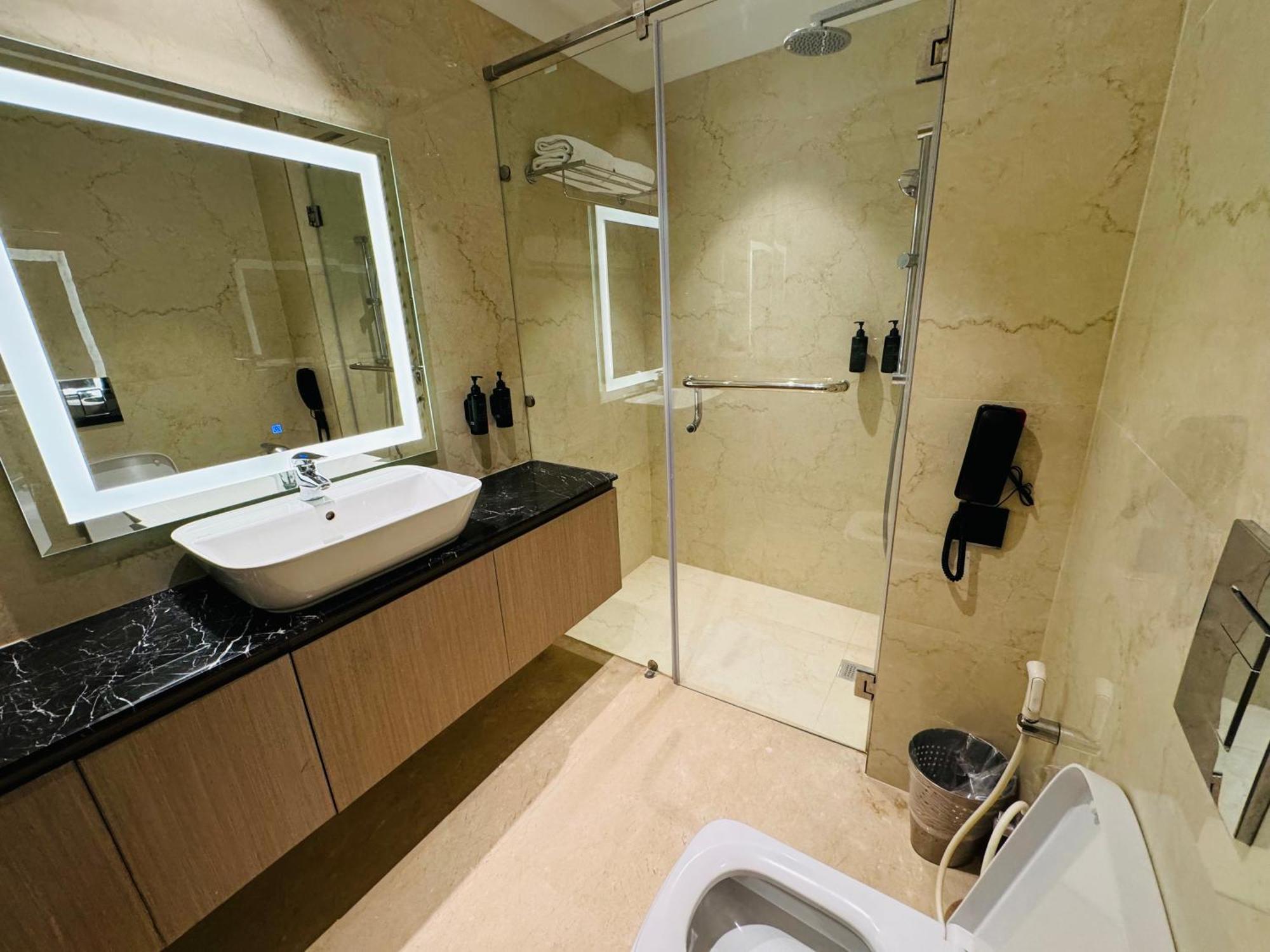 Ramada By Wyndham Jalandhar City Center Экстерьер фото