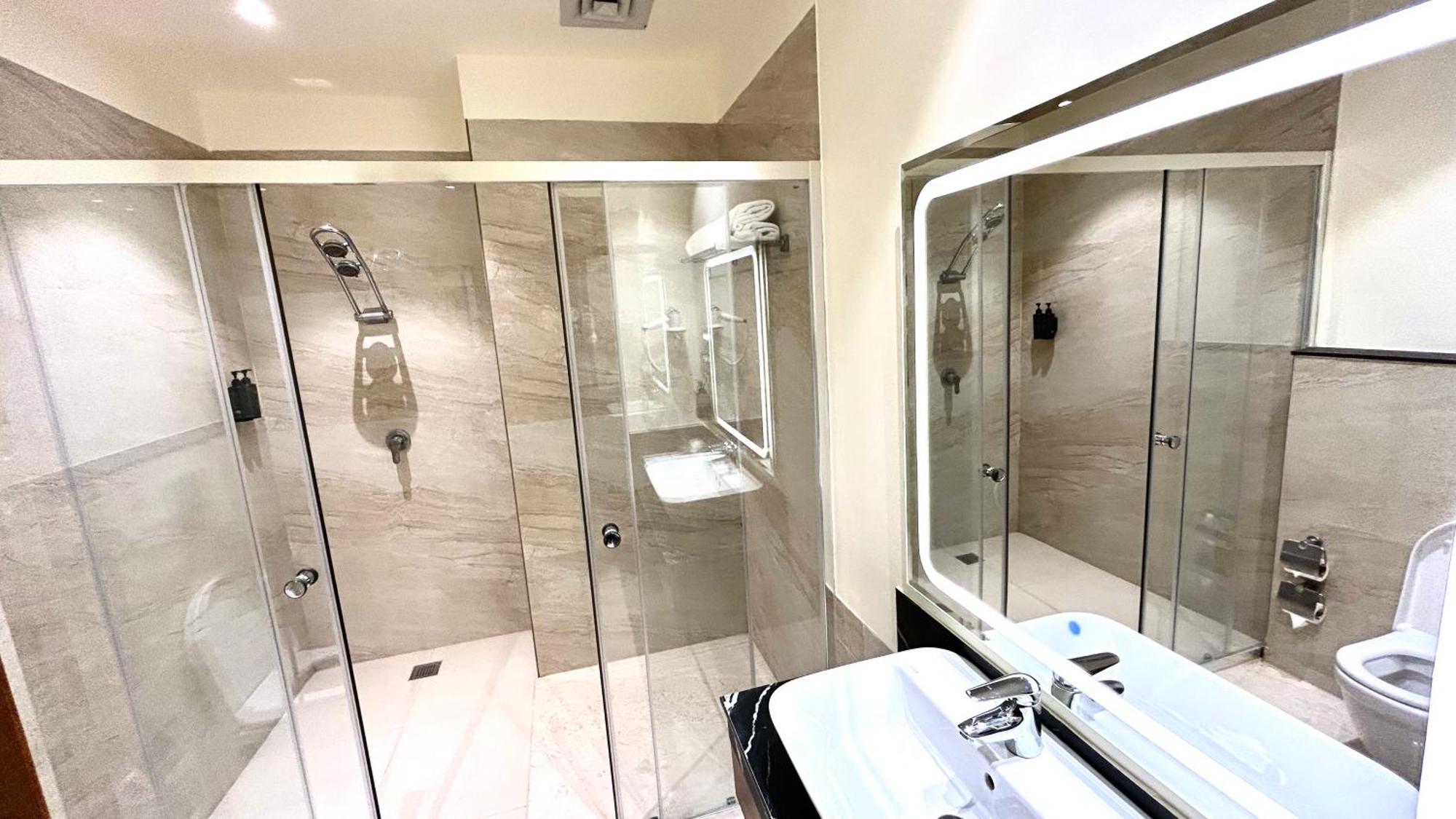 Ramada By Wyndham Jalandhar City Center Экстерьер фото