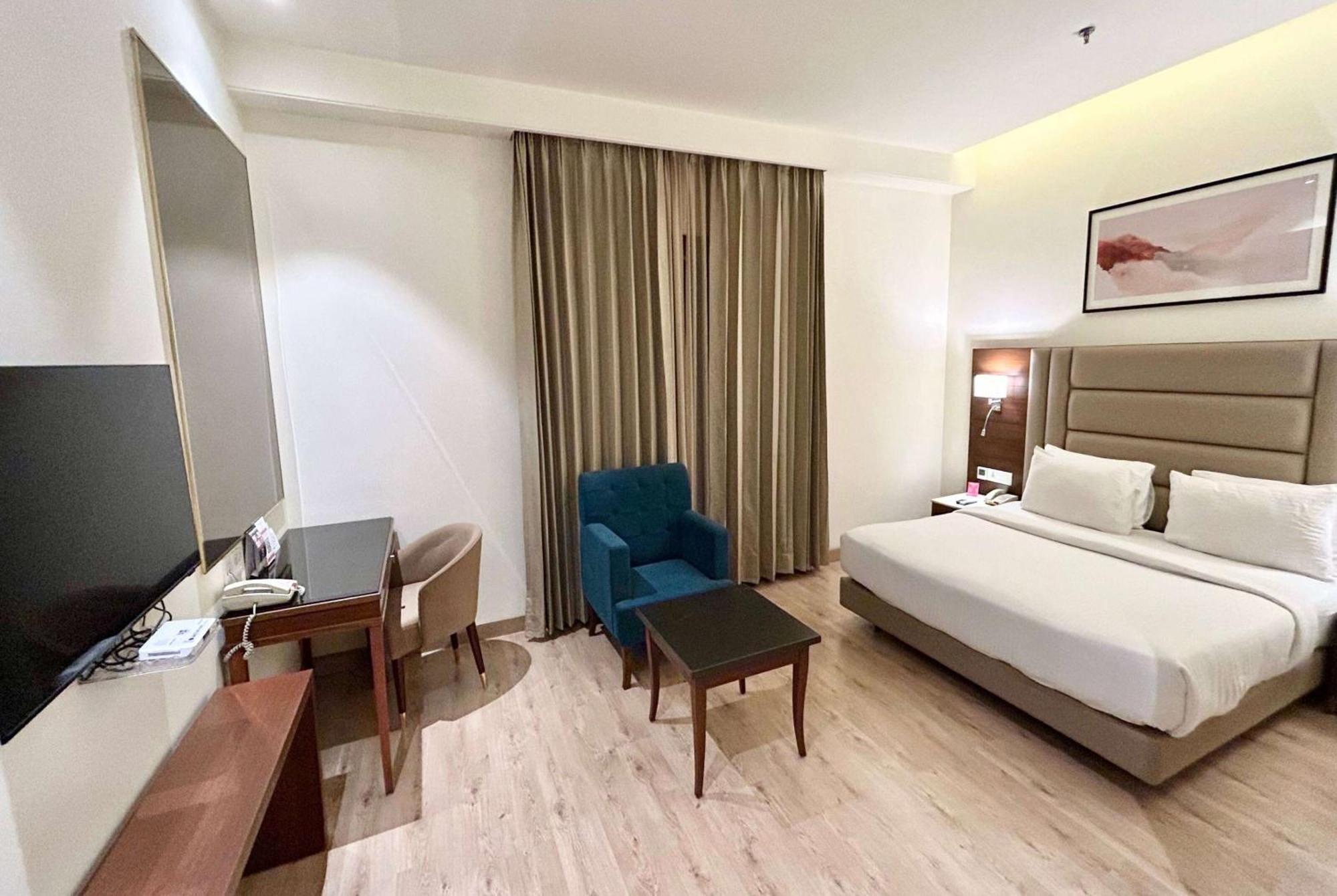Ramada By Wyndham Jalandhar City Center Экстерьер фото