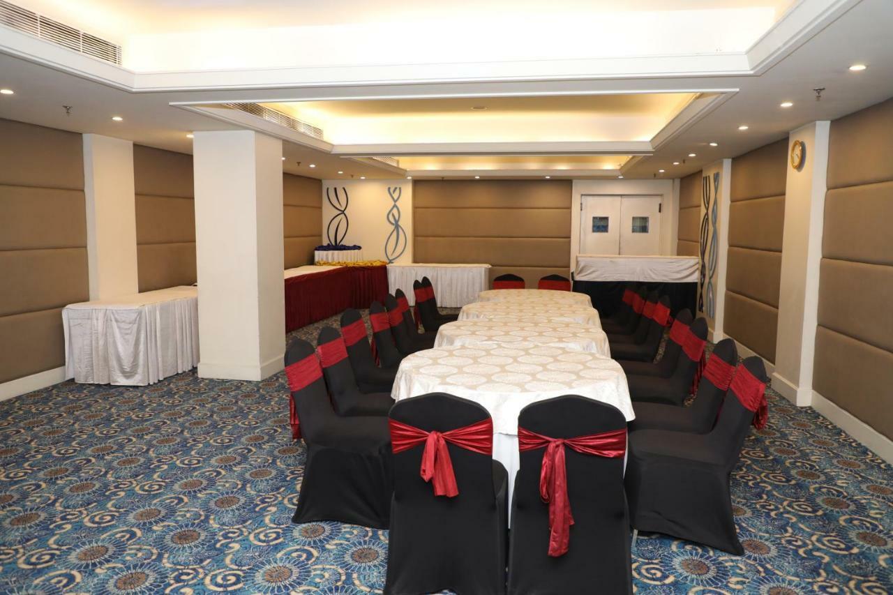 Ramada By Wyndham Jalandhar City Center Экстерьер фото